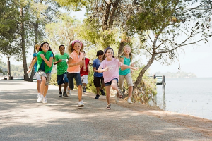Активность на улице снижает риск развития близорукости у школьников